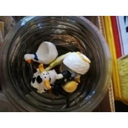 Doos met van alles wat. Ruilen voor paaseitjes.