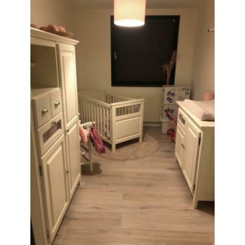 Mooie complete stevige kinderkamer