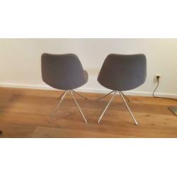 2 stoffen eetkamer stoelen van Zuiver