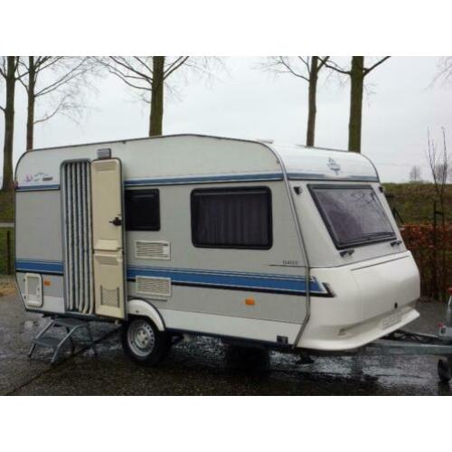 Zeer nette Hobby 400 met voortent en luifel