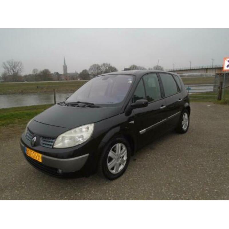 Renault Scénic 2.0-16V Privilège Comfort met complete en zee