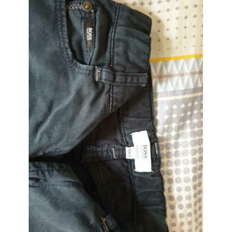 Donkerblauw broekje Hugo Boss mt. 81cm
