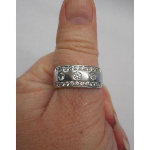 Zilveren Zinzi ring met stenen maat 18.25 nr.1689