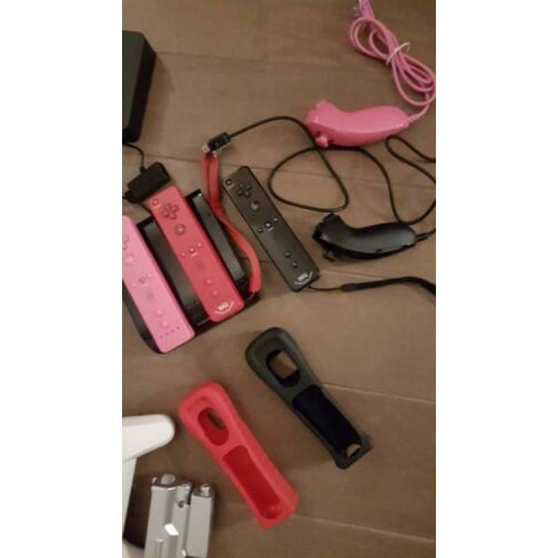 Goedwerkende Wii incl. Spellen, harde schijf, en nog meer!!