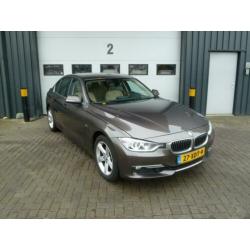 Bmw 3-SERIE 320i Luxury Line Led Navi Keyle