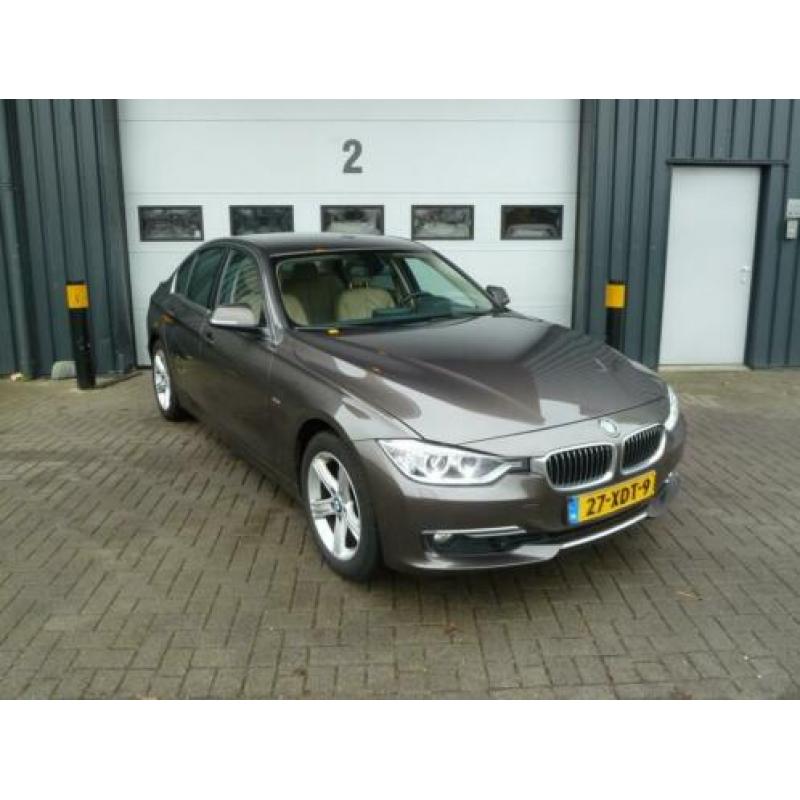 Bmw 3-SERIE 320i Luxury Line Led Navi Keyle