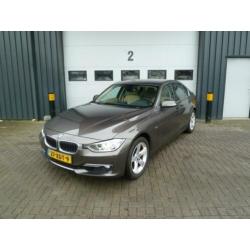Bmw 3-SERIE 320i Luxury Line Led Navi Keyle