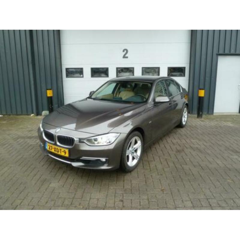 Bmw 3-SERIE 320i Luxury Line Led Navi Keyle