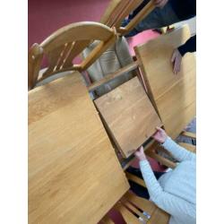 Eiken Dressoir + eiken tafel + 4 stoelen