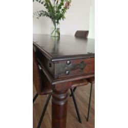 Massief donkere houten koloniale eettafel (zespersoons)