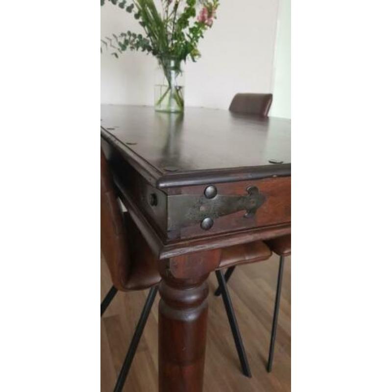Massief donkere houten koloniale eettafel (zespersoons)