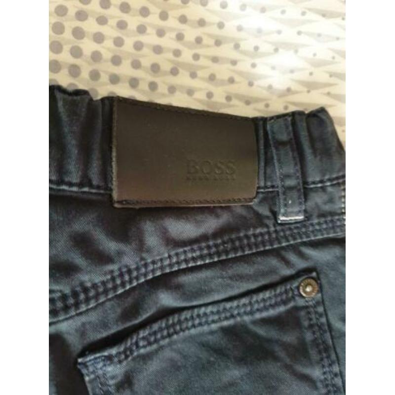Donkerblauw broekje Hugo Boss mt. 81cm