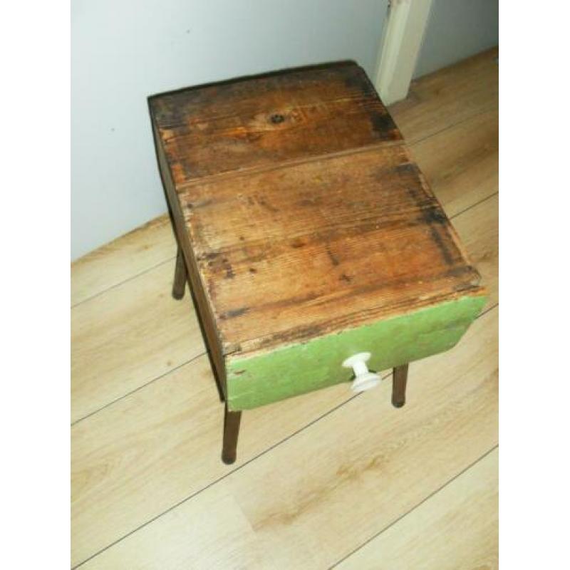 Kleine houten tafel