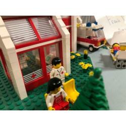 Lego Town 6380 - Emergency Treatment Center (100% compleet)