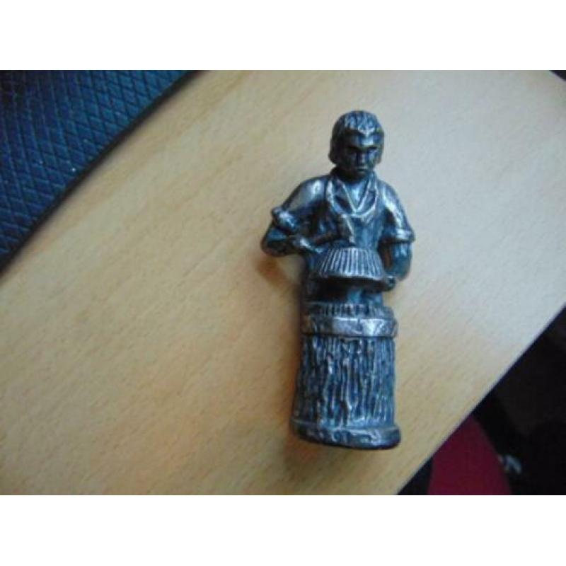Mooi zwaar metalen beeldje (ketellapper).