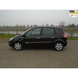 Renault Scénic 2.0-16V Privilège Comfort met complete en zee