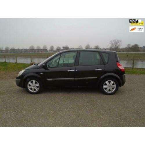 Renault Scénic 2.0-16V Privilège Comfort met complete en zee