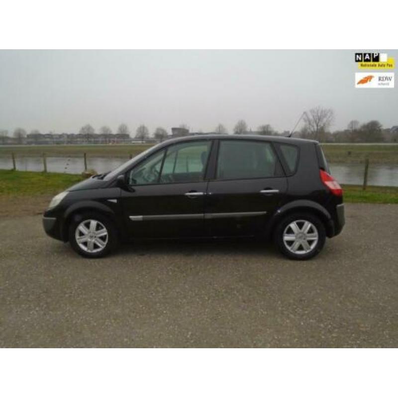 Renault Scénic 2.0-16V Privilège Comfort met complete en zee