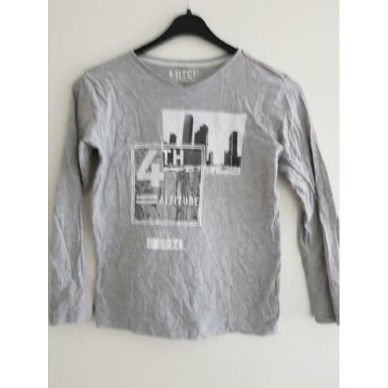 2 longsleeves van Mitch 134 / 140