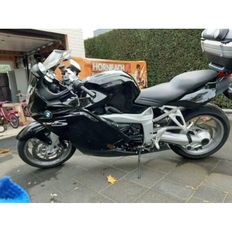 BMW K1200S black. Topkoffer, phonemount en paddockstand incl