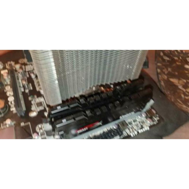 Gigabyte z87 moederbord- Intel i7 4790 -16gb geheugen