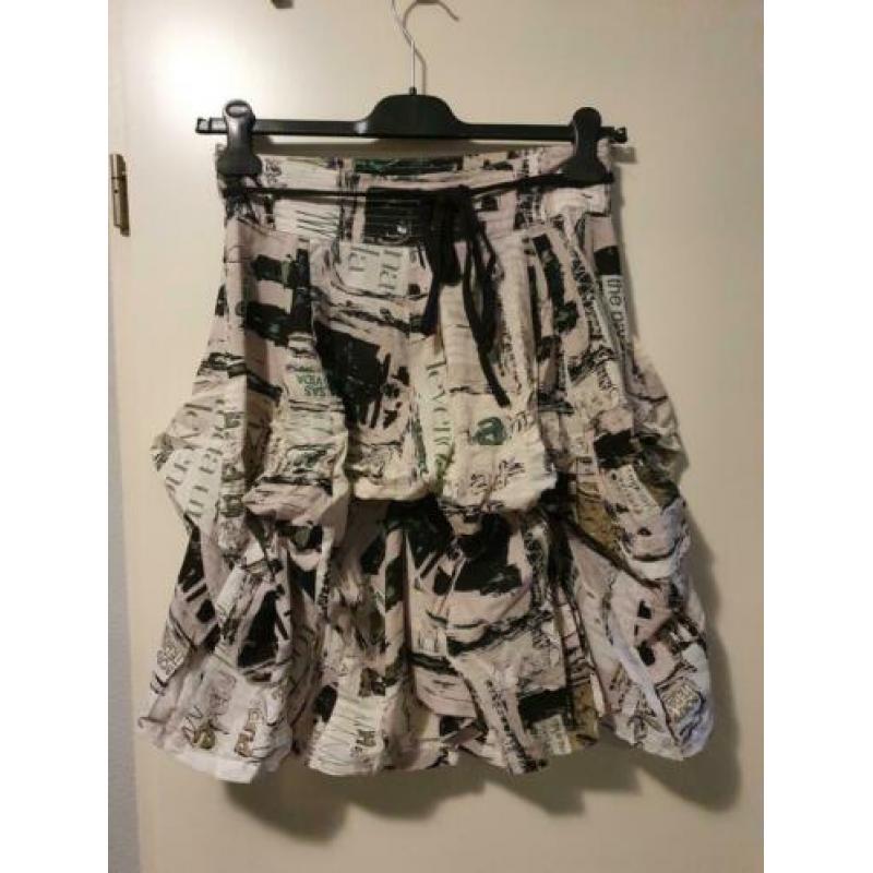 Leuke rok van Desigual in maat 36, op 2 manieren te dragen