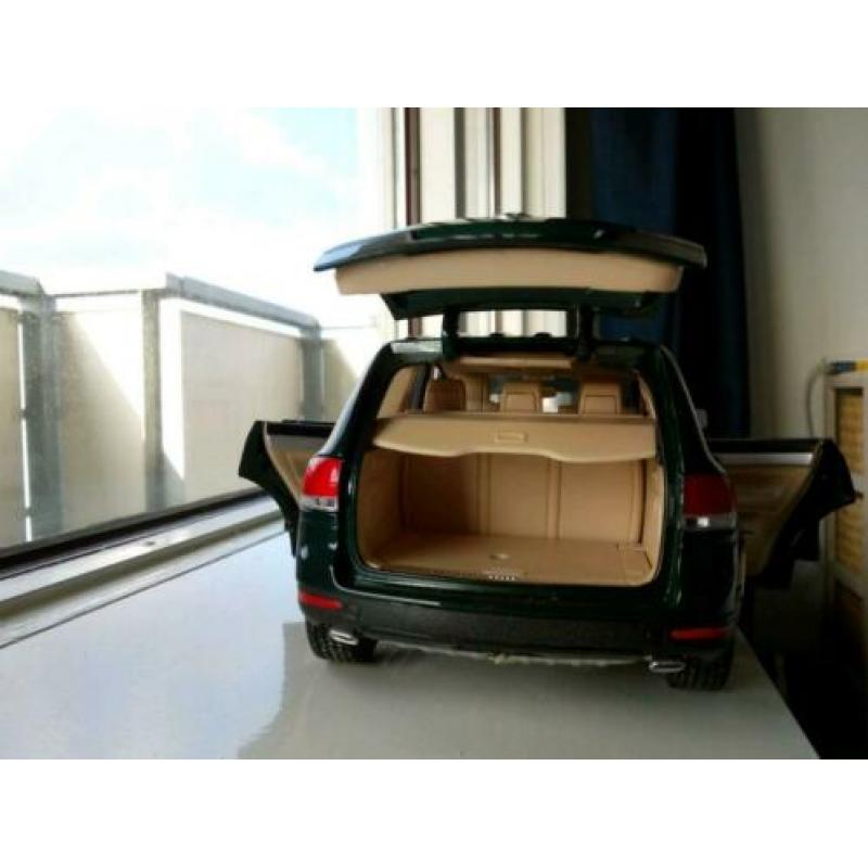 VW Touareg 1:18