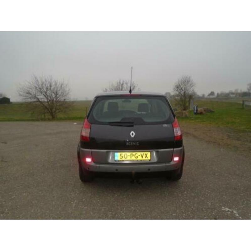 Renault Scénic 2.0-16V Privilège Comfort met complete en zee