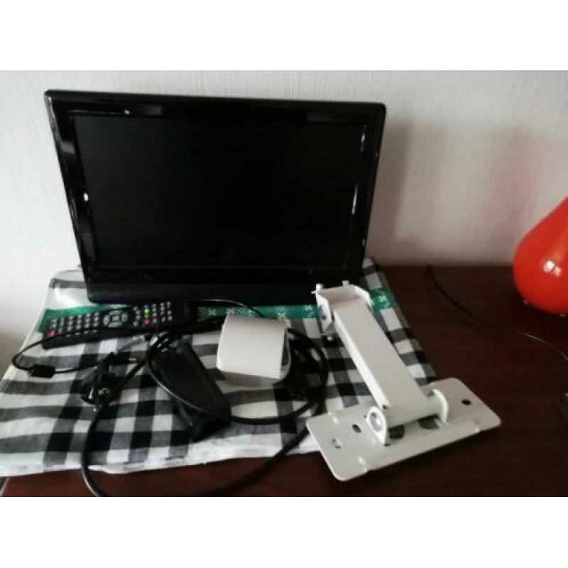 Kleine TV met ingebouwde DVD met ophangsysteem.