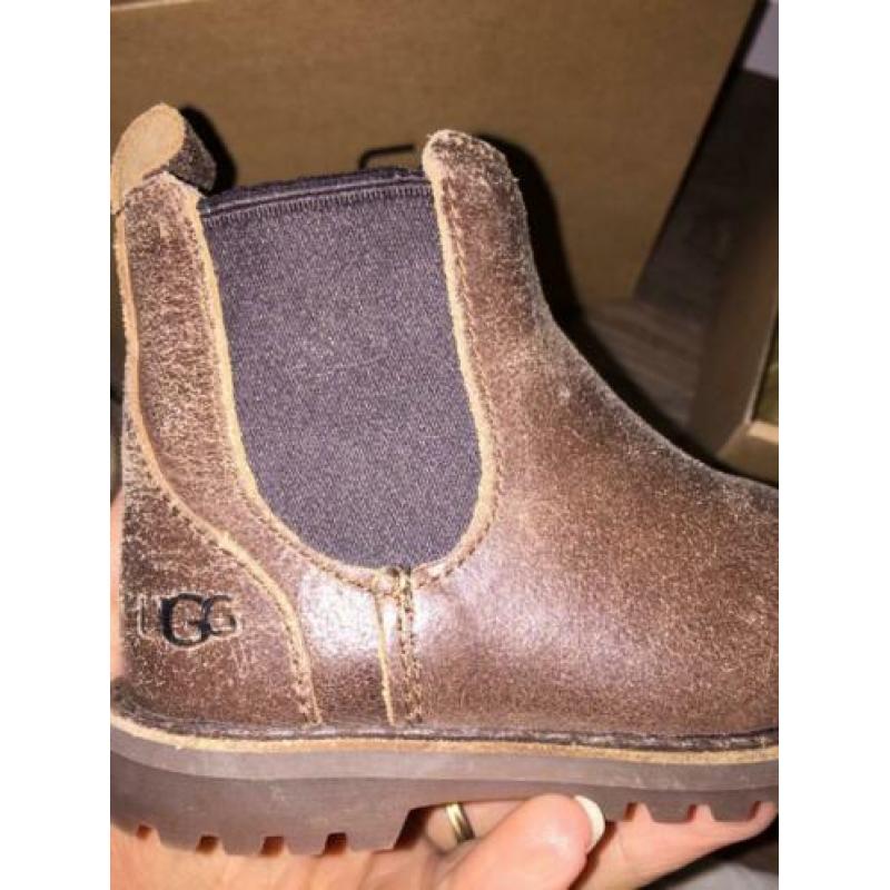 Ugg maat 22.5