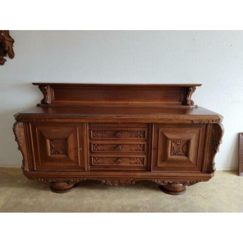 Vintage dressoir prima onderhouden jr 50, uniek houtsnijwek