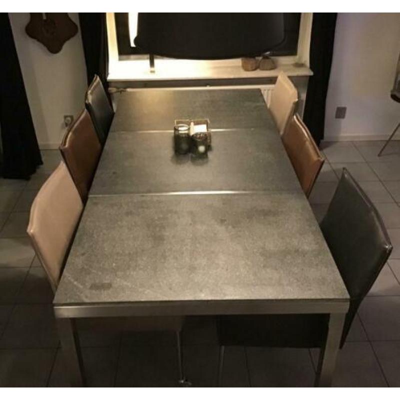 Eetkamertafel met stenen blad en rvs onderstel. 210 x 100 cm
