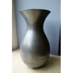 Tinnen vaasje. 15 cm. Loch Tollenaar & Co. Tin