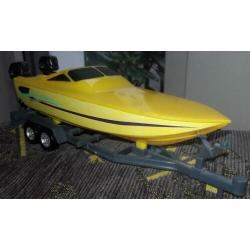 Grote gele speedboot + 2 yamaha motoren op trailer z.g.a.n