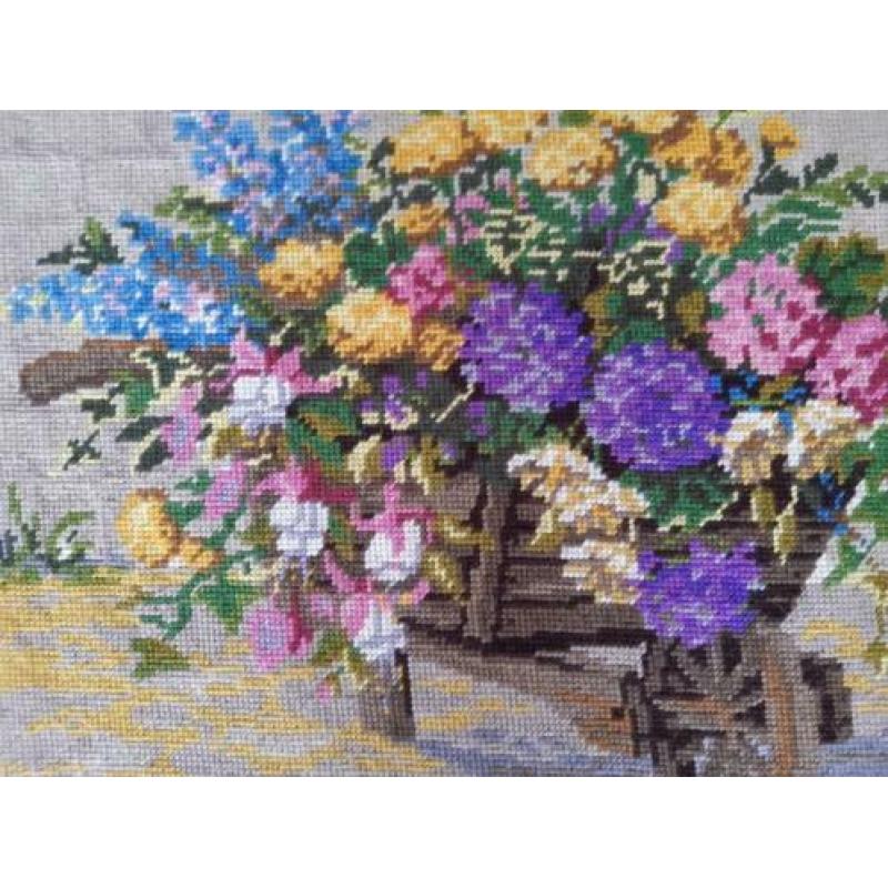 borduurwerk groot bloemen kruiwagen