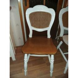 Houten stoelen