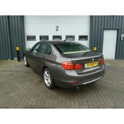Bmw 3-SERIE 320i Luxury Line Led Navi Keyle