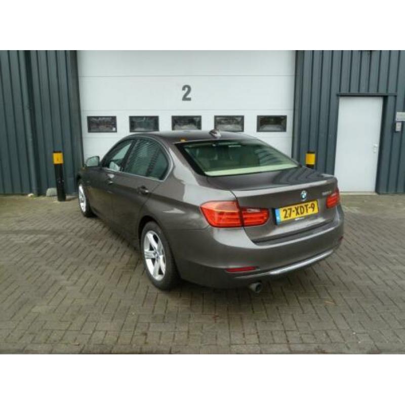 Bmw 3-SERIE 320i Luxury Line Led Navi Keyle