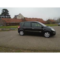 Renault Scénic 2.0-16V Privilège Comfort met complete en zee