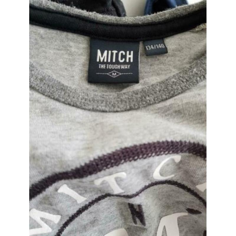 2 longsleeves van Mitch 134 / 140