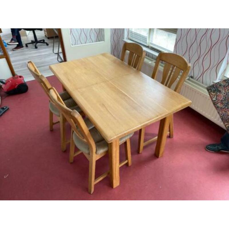 Eiken Dressoir + eiken tafel + 4 stoelen