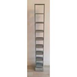 Metalen cd rek met betonnen voet ( Industrieel look)