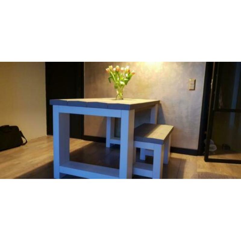 Super mooie eettafel en bankje greywash/wit 1.40x0.80