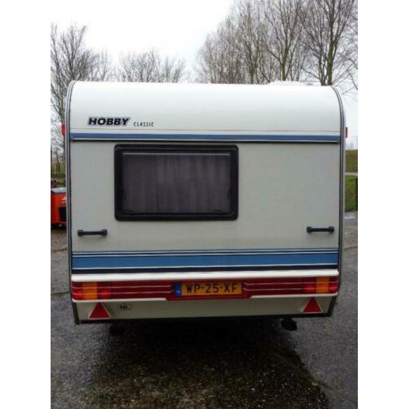 Zeer nette Hobby 400 met voortent en luifel