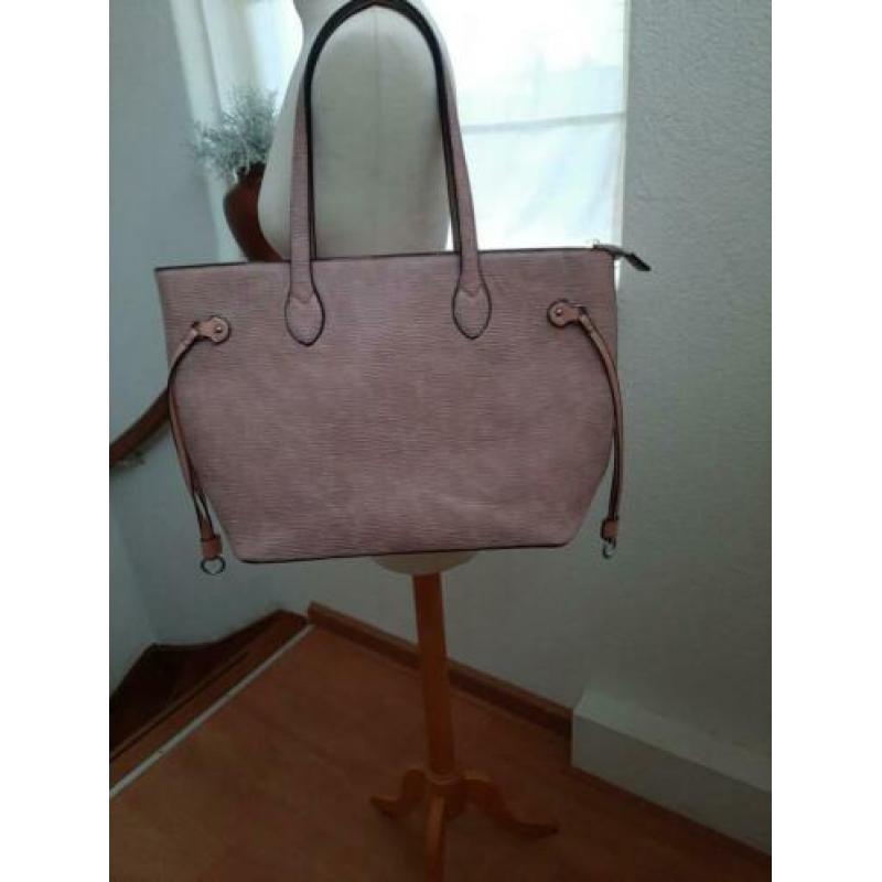 Roze damestas z.g.a.n. Giulliano