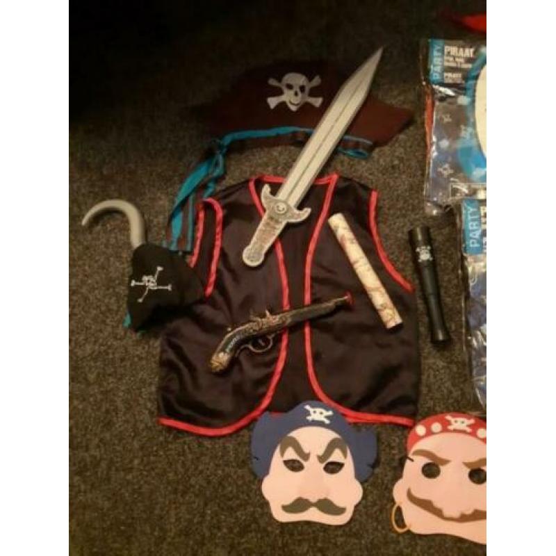 Piratenkleding en accesoires (carnaval), ruim 20 delig!