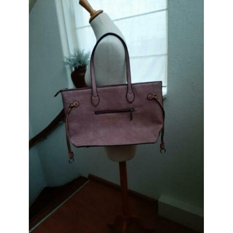Roze damestas z.g.a.n. Giulliano