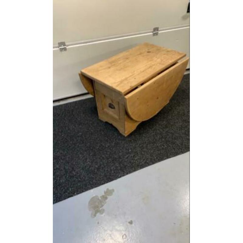 Houten salontafel met lade
