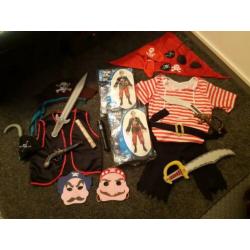 Piratenkleding en accesoires (carnaval), ruim 20 delig!