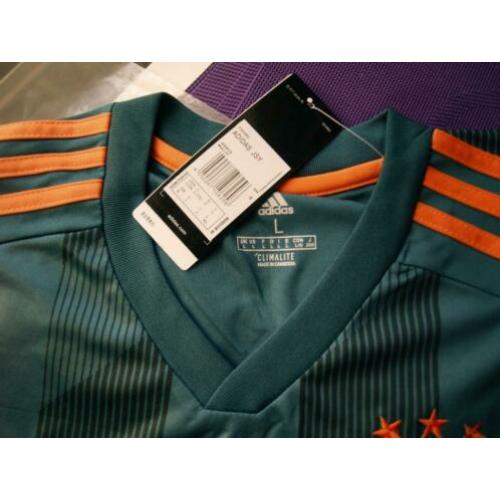 Nieuw Ajax uit & thuis shirt van dit seizoen